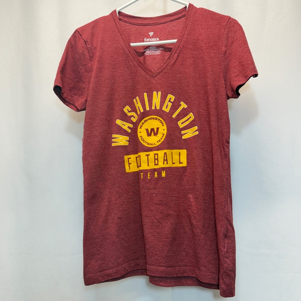 Washington Football Team Women Small Burgundy V-Neck Short Sleeve Tee Commanders